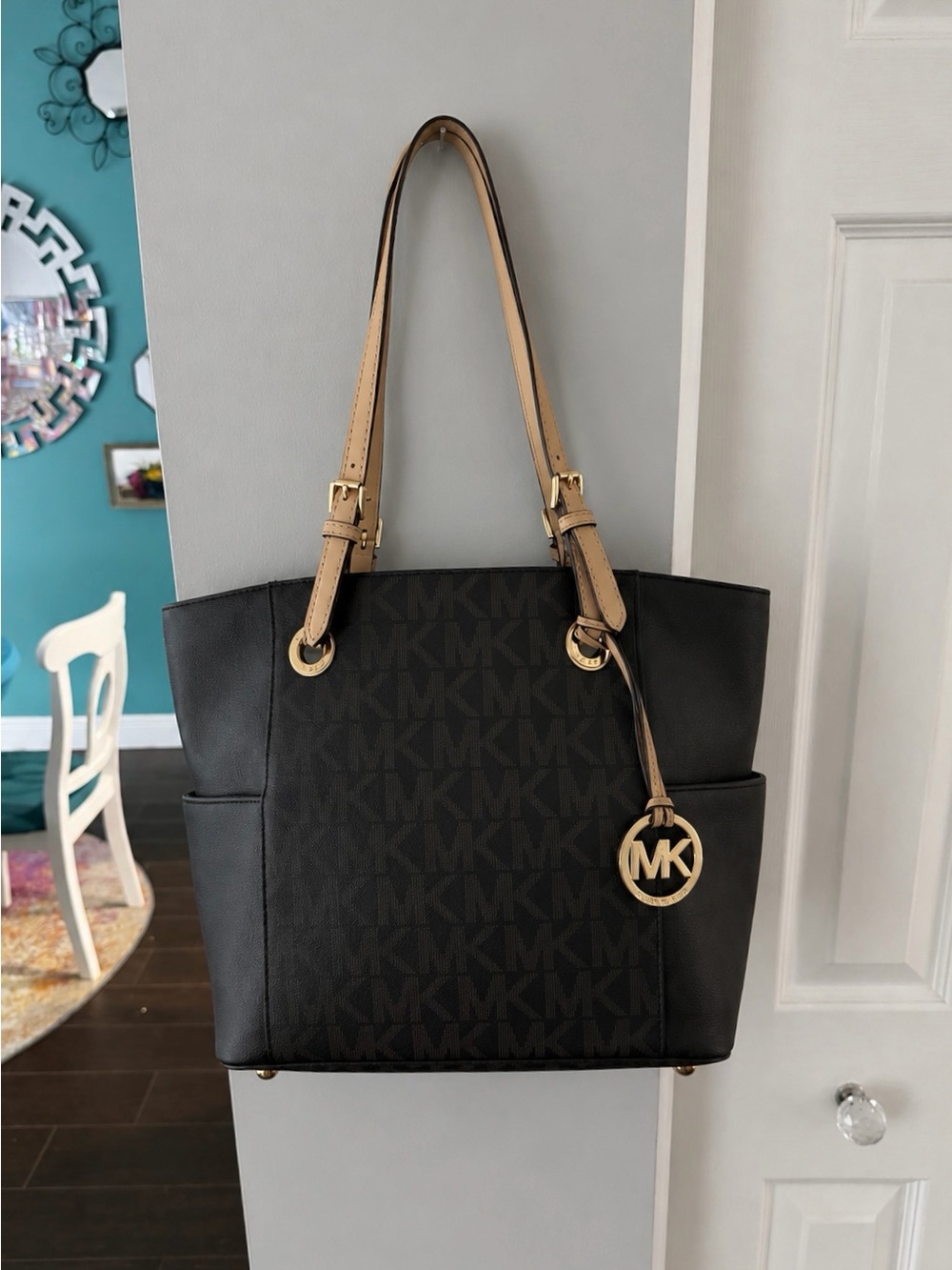 Michael Kors Logo 
Tote